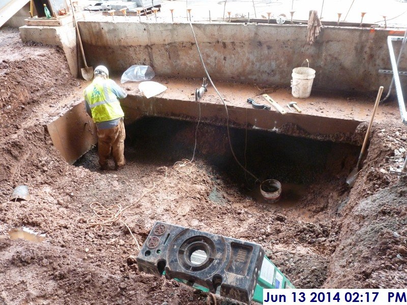 Excavating at Sprinkler room (152A) Facing South  (800x600)